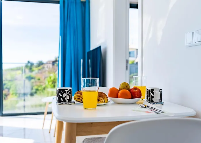 Casa Branca-a, Beautiful Sea View Estreito Da Calheta